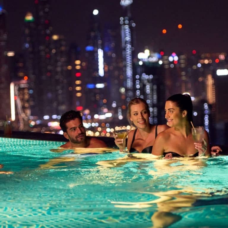 Aura evening pool experience - Brunches by Aura skypool Palm Jumeirah