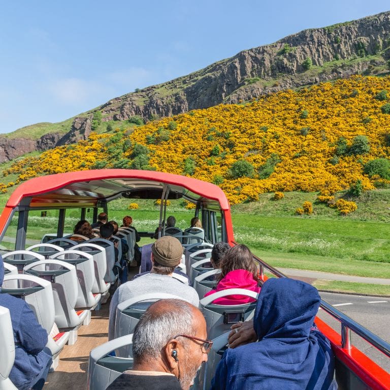 Edinburgh Hop on Hop off Bath - Sightseeing and Tours by Bath Abbey