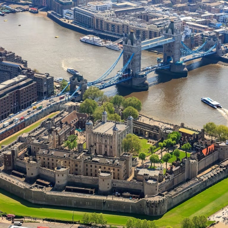 The Tower of London & See 30+ London Top Sights - Sightseeing and Tours by Ritz Hotel (W1J 9BR)